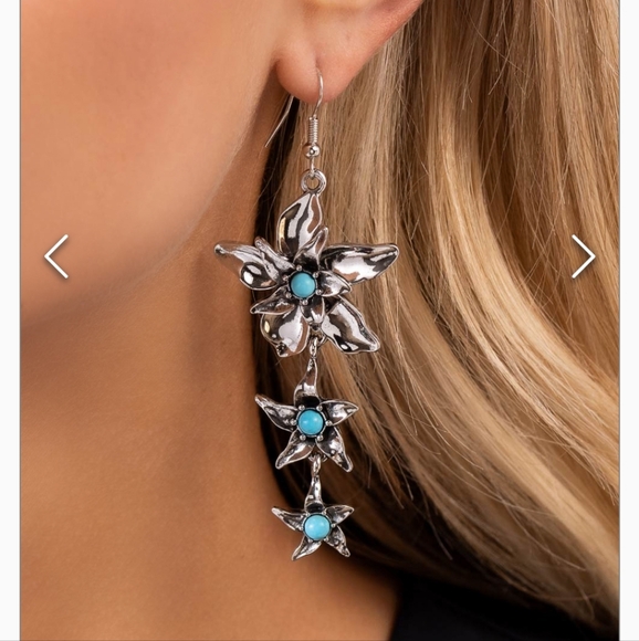 Tapered Tiers Blue Earrings 💙 NEW #2 - Picture 2 of 3